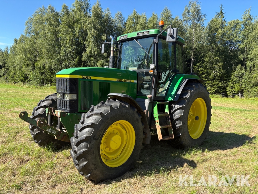 Traktor John Deere 7800