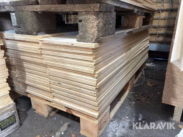 Spillbitar ca 75 st Plywood