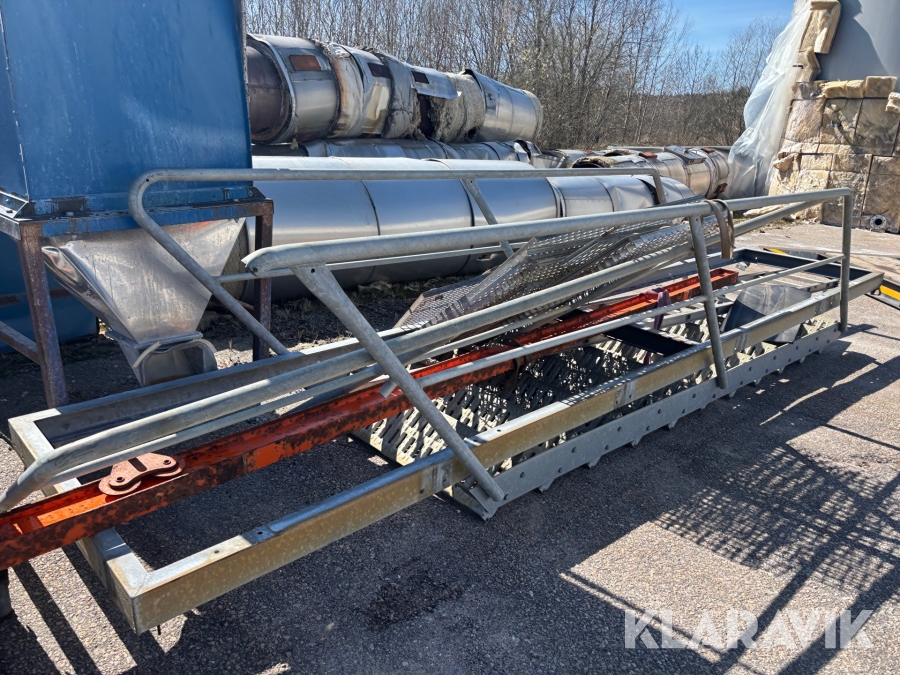 Ståltrappa med plattform och gallerdurk