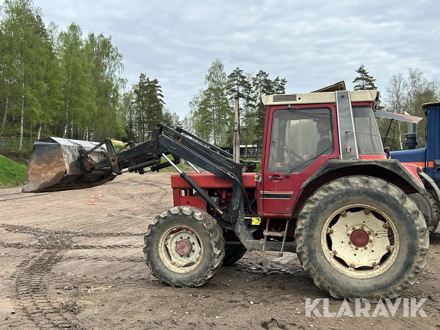 Traktor Case IH 844 AS med lastare och skopa