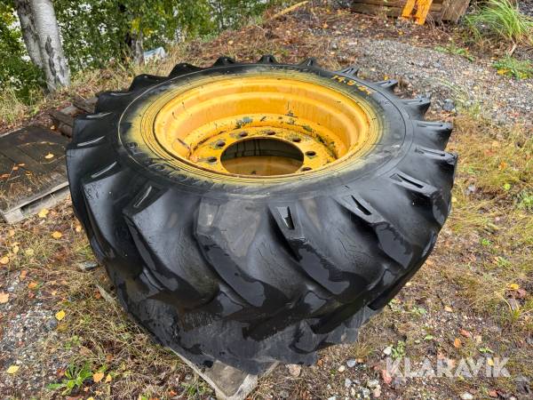 Entreprenaddäck Nokian 14.9-24 till Volvo 4200 2 st