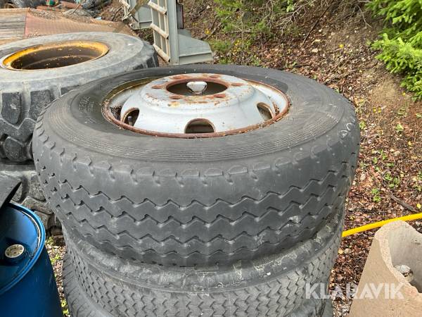 6bultade fälgar med däck 6st