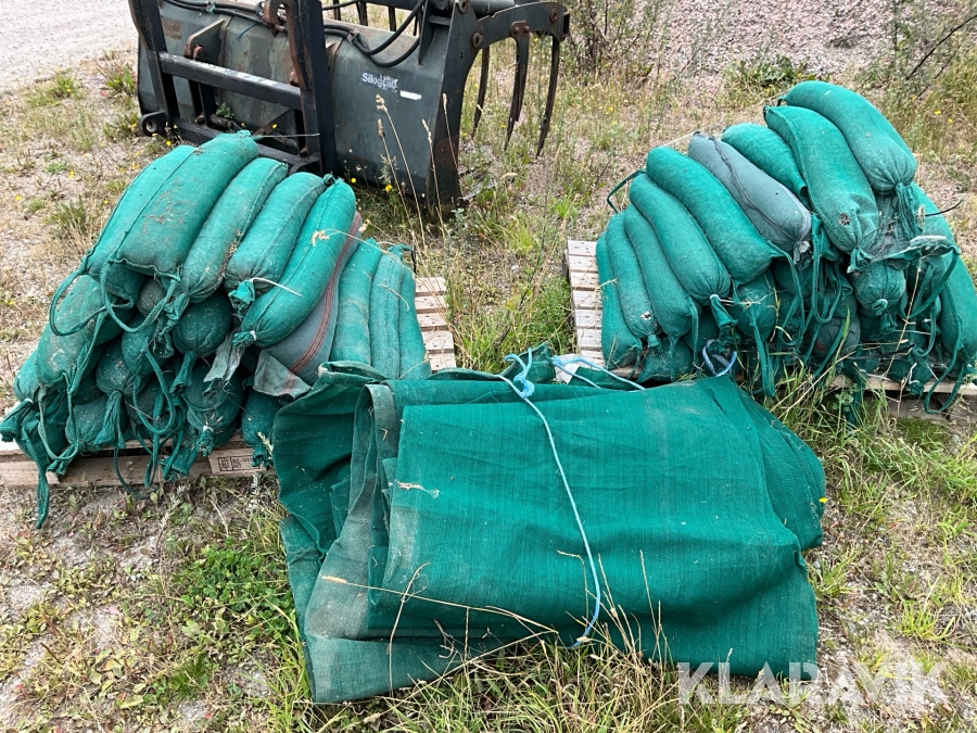 Täcknät och sandsäckar till plansilotäckning Secure Covers