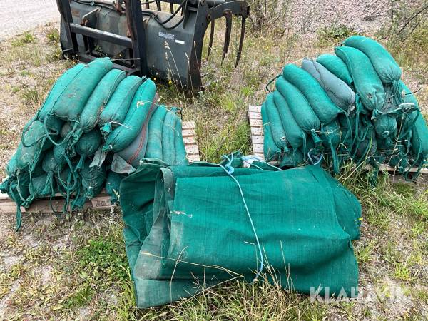 Täcknät och sandsäckar till plansilotäckning Secure Covers