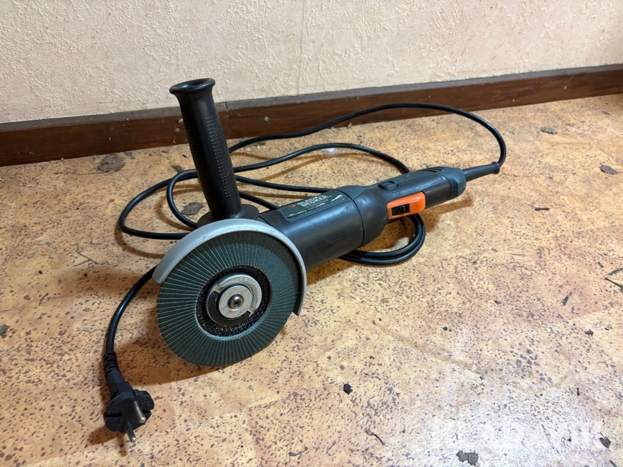 Vinkelslip Black & Decker kG100