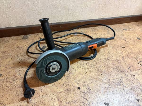 Vinkelslip Black & Decker kG100