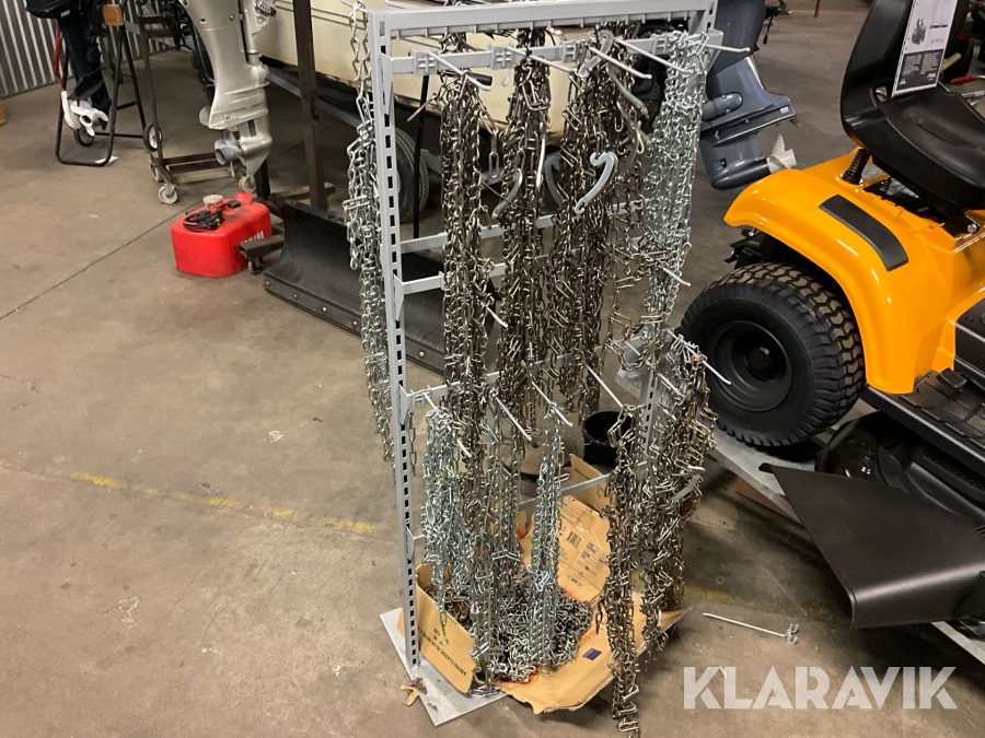 Parti med snökedjor till trädgårdstraktoter