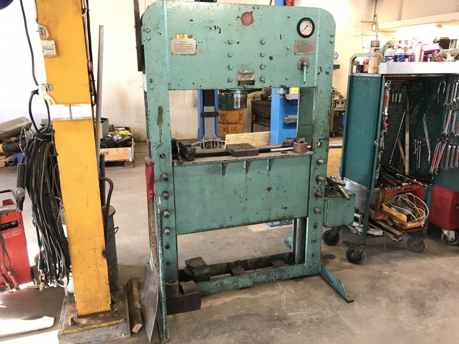 Hydraulpress 100 ton