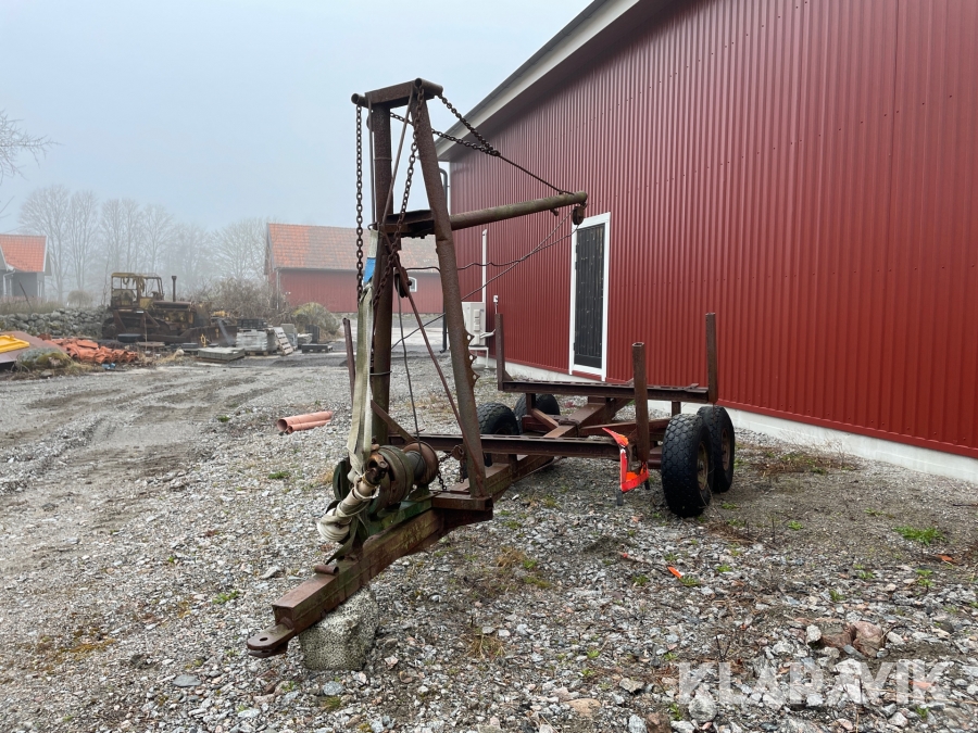 Skogsvagn med vajerkran
