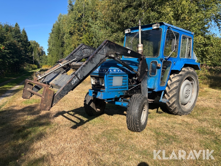 Veterantraktor Leyland 255 med frontlastare