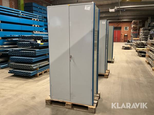 Plåtskåp med hyllplan