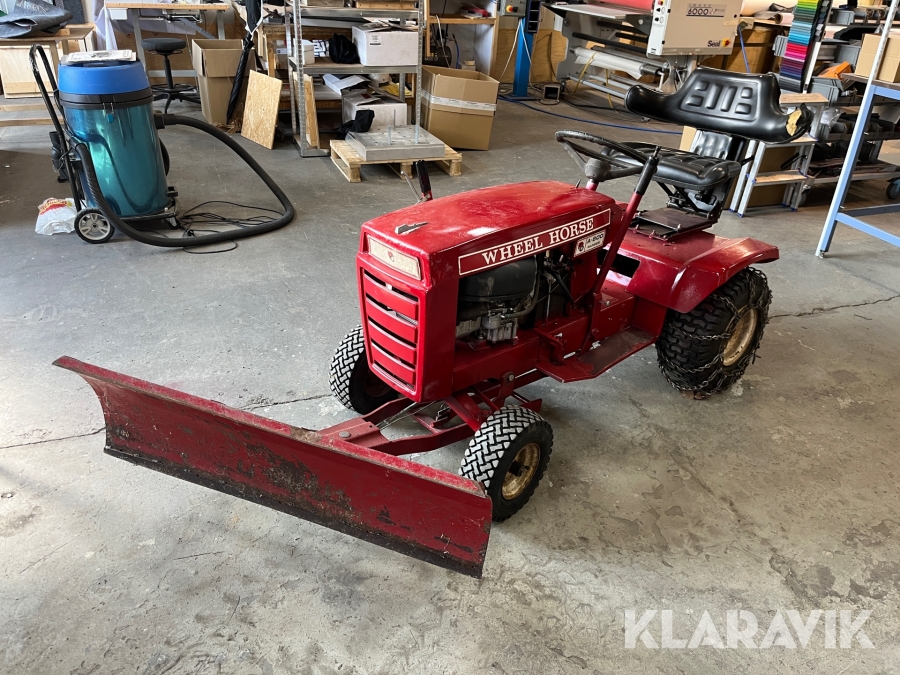 Trädgårdstraktor Wheel Horse A-800 Ranger med klippaggregat och plog