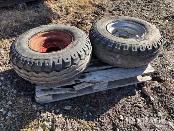 Däck på fälg 11,5/80-15,3 två styck