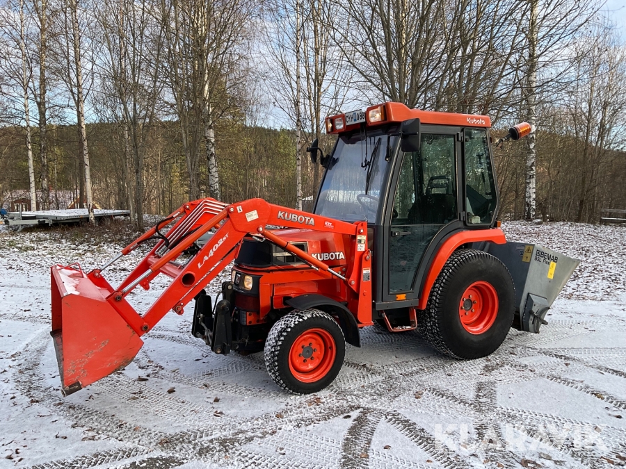 Kompakttraktor Kubota ST-30 med redskap