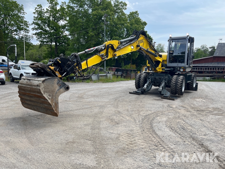 Grävmaskin Wacker Neuson EW100 med vagn och redskap