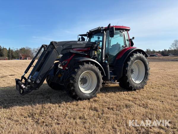 Traktor Valtra N174 med frontlastare