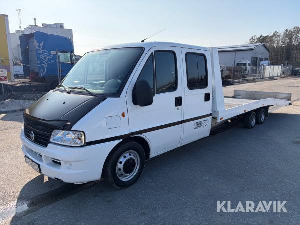 Biltransport Fiat Ducato 3.5t 2.8 HDi 128 hk Dubbelhytt med elhydraulisk sänkning av flak