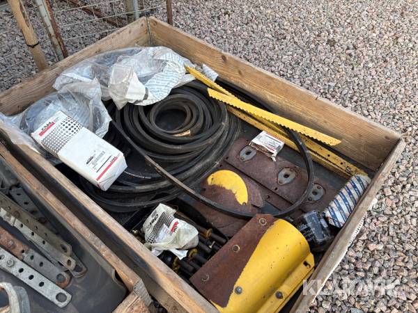 Diverse reservdelar till New Holland Tröska TF & TX