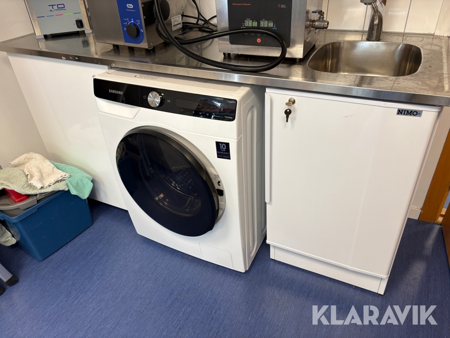 Pentry med tvättmaskin