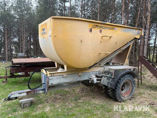 Högtippande traktorvagn