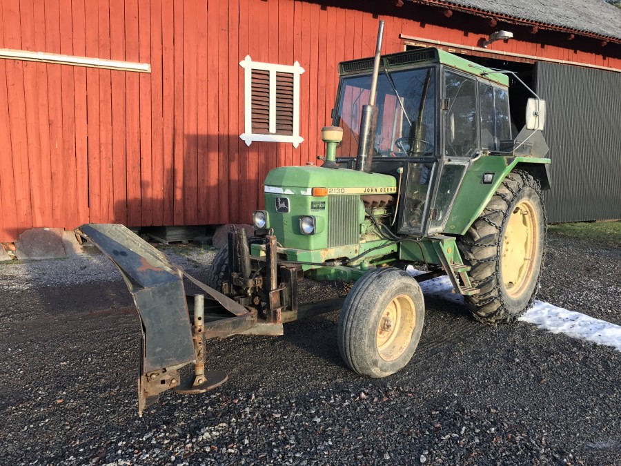 Traktor John Deere 2130