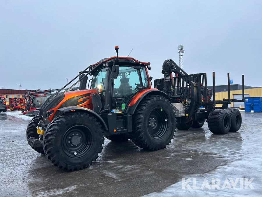 Traktor Valtra N155E Direct med Moheda M151 4WD Skogsutrustad