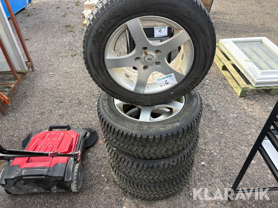 Vinterdäck Vredestein 215/60R16 4st med fälg