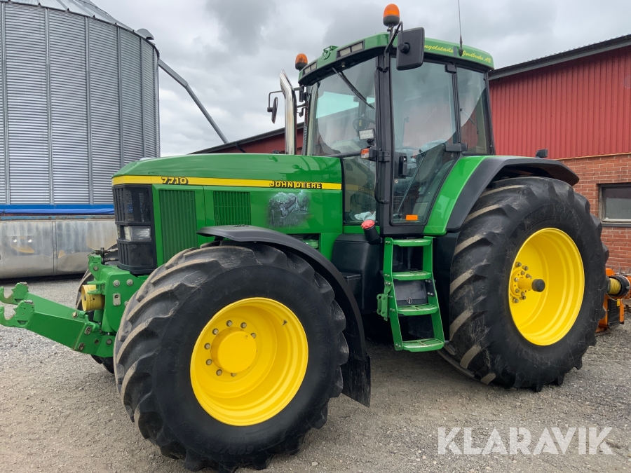Traktor John Deere 7710