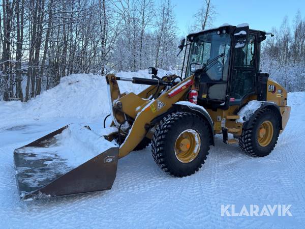 Hjullastare CAT 908 med vikplog och planeringsskopa
