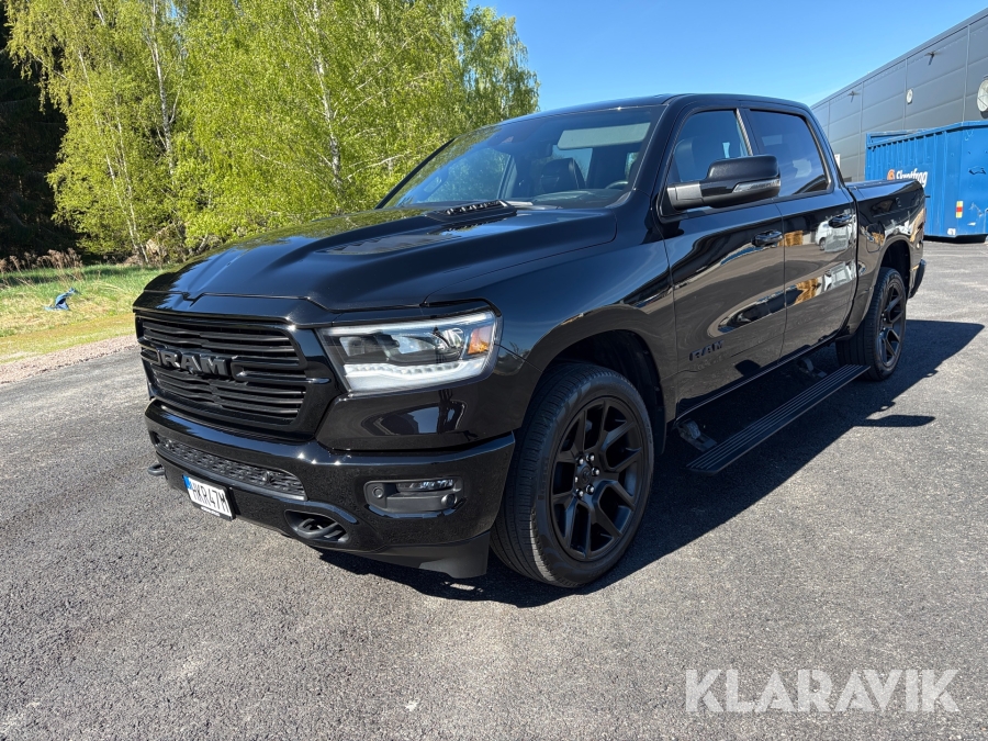 Pickup Dodge RAM 1500 Laramie 5,7L Hemi Night Edition