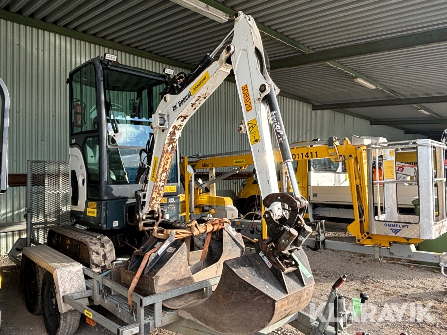 Grävmaskin Bandburen Bobcat E20 med redskap