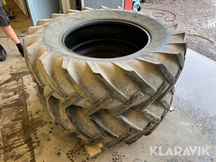 Däck till baklastare Barum 16,9/14-30 2st