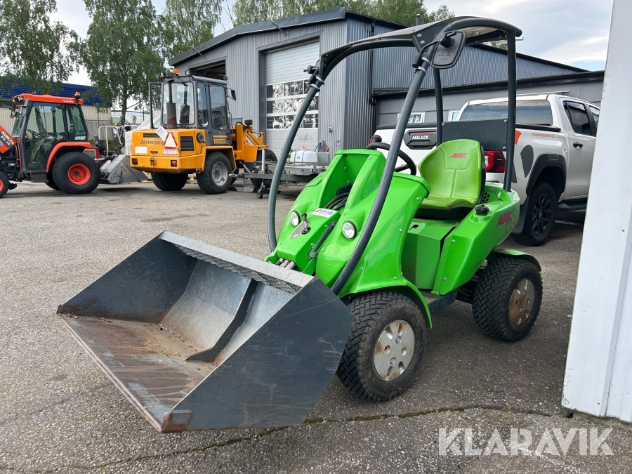 Kompaktlastare Avant 220 med redskap