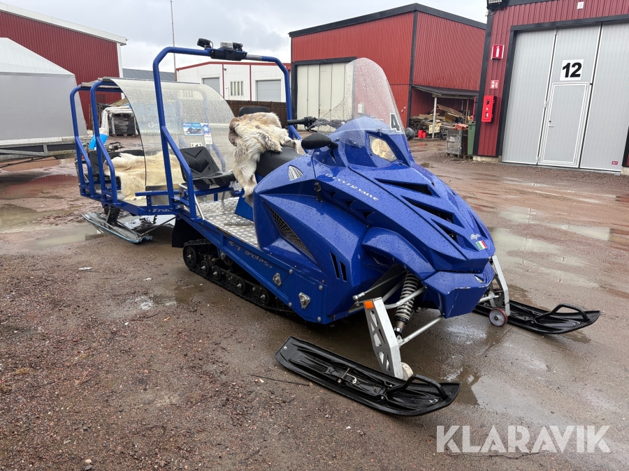 Snöskoter Alpina Superclass 1,2L VVT 12 med släde