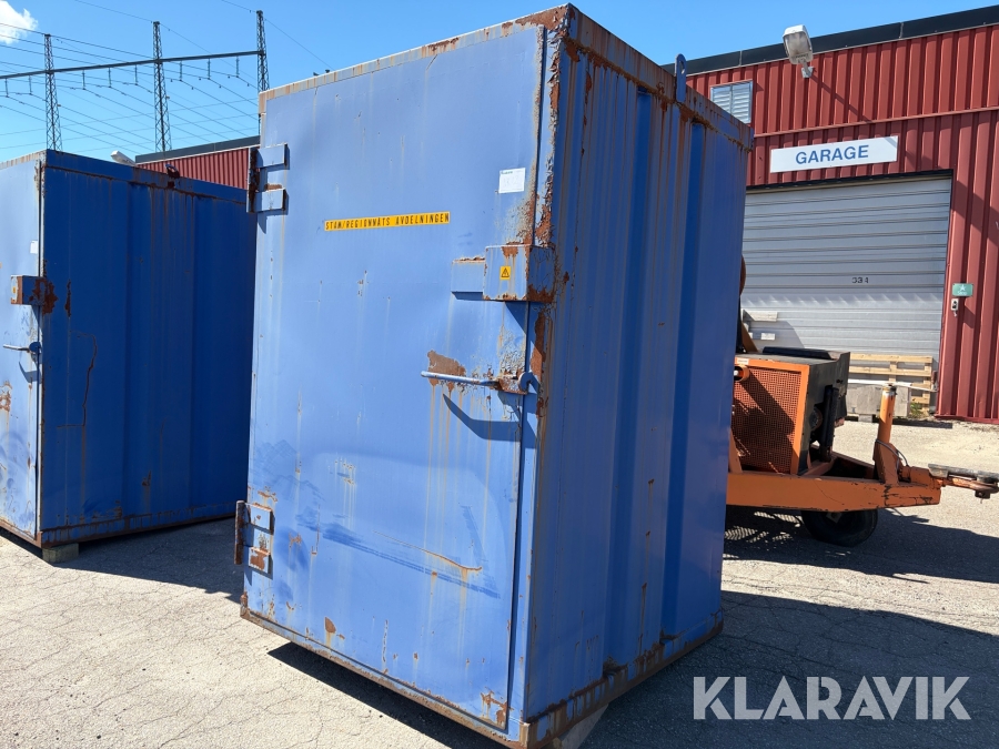 Container med förvaringsfack