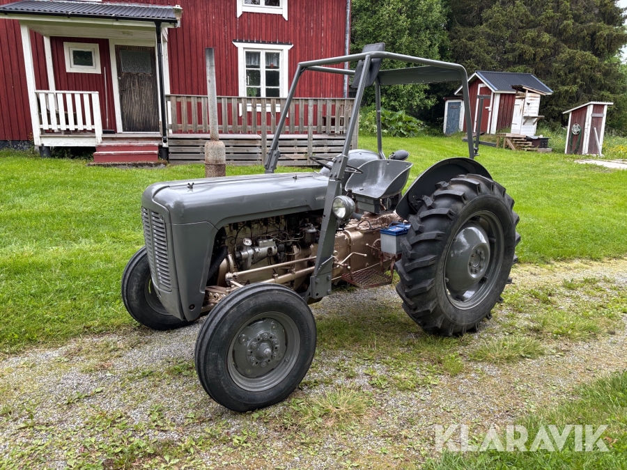 Veterantraktor Ferguson FE 35 Special Guldkalv