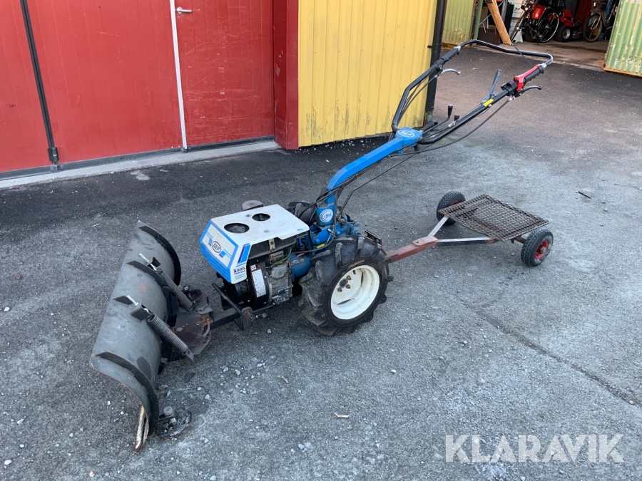 Tvåhjulstraktor SEP 1500 special Attacco rapido med snöblad