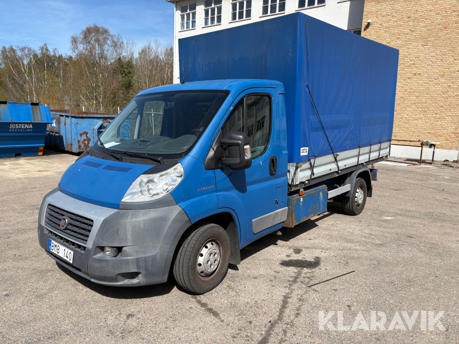 Lätt lastbil Fiat Ducato 160 MultiJet 3,0 D med flak och kapell