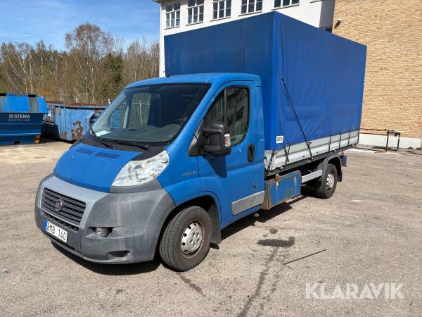 Lätt lastbil Fiat Ducato 160 MultiJet 3,0 D med flak och kapell