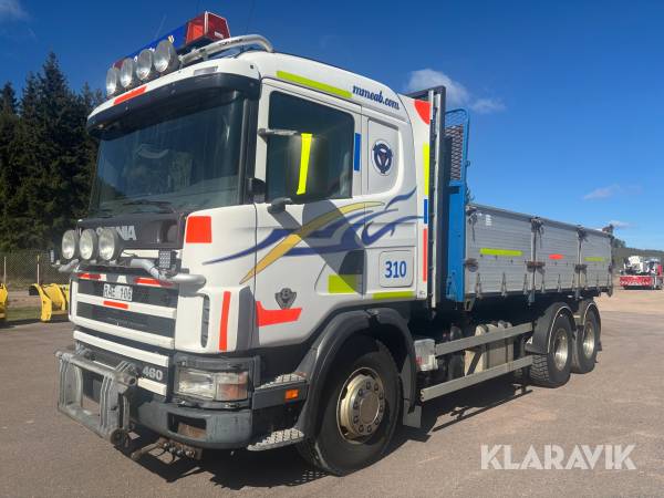Lastbil Scania 144G plogutrustad