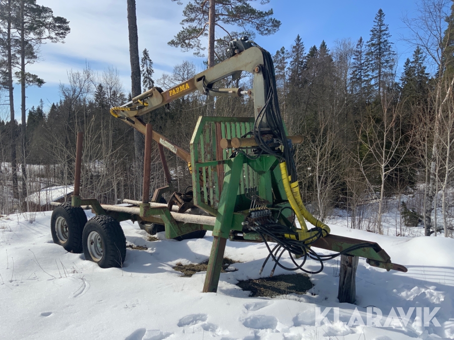 Skogsvagn med kran Farma 6 ton