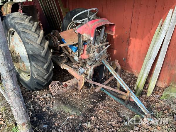 Veterantraktor Massey Ferguson 188 reservdelsobjekt
