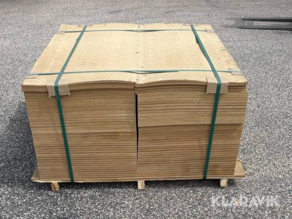 Oljehärdadboard 3x550x1220 16st pallar