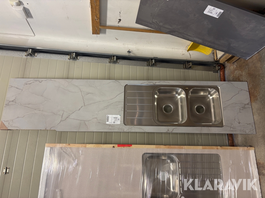Bänkskiva med integrerad diskho 2721x600
