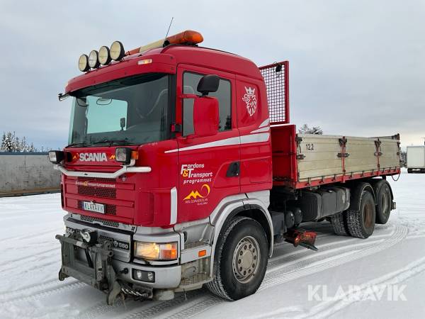 Lastbil Scania R164 plogutrustad