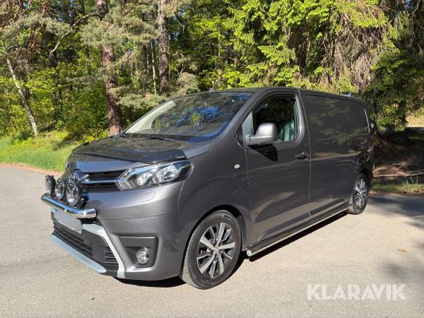 Skåpbil Toyota Proace med verkstadsinredning