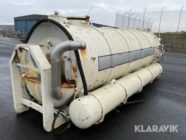 Slamsugningstank på lastväxlarflak