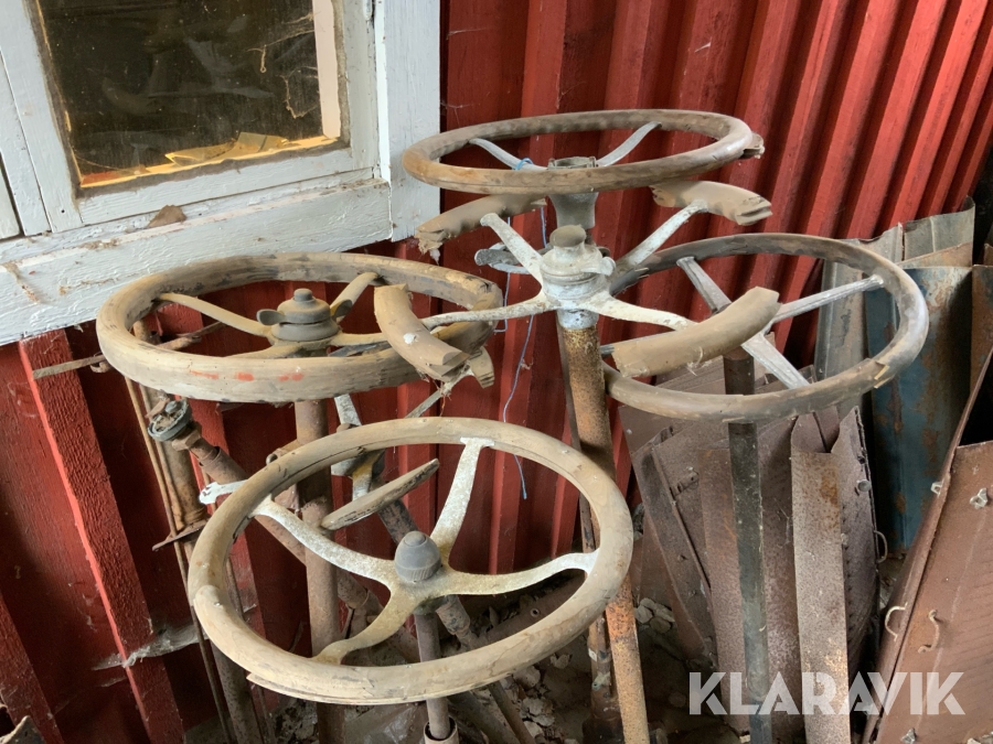 Diverse rattar med rattstänger för veteranbil, Mariestad, Kl
