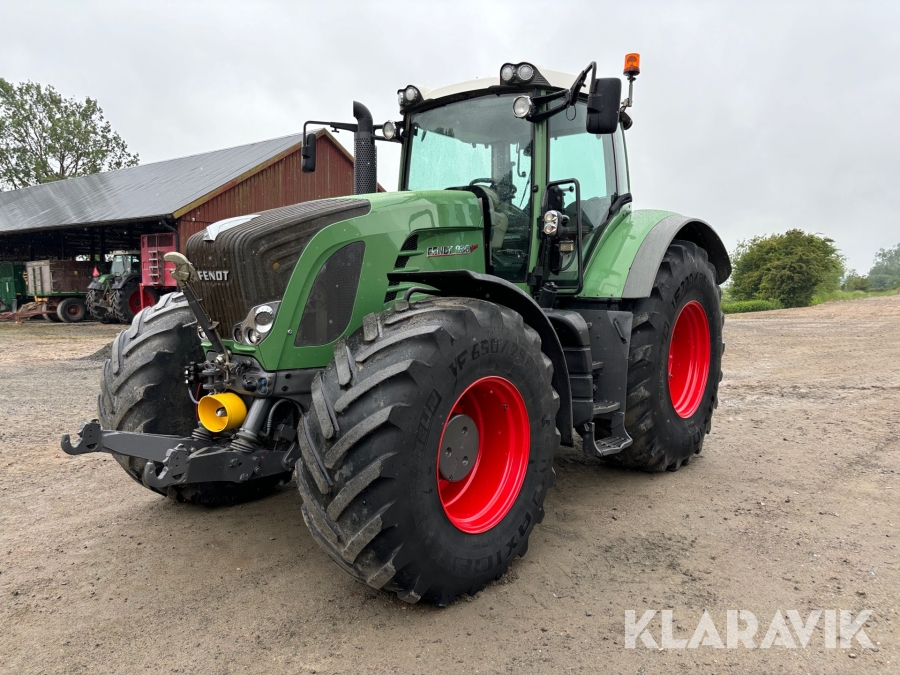Traktor Fendt 936 Vario med frontlyft och dubbelmontage