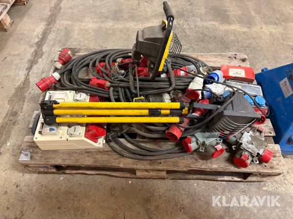 Pall med diverse kabel